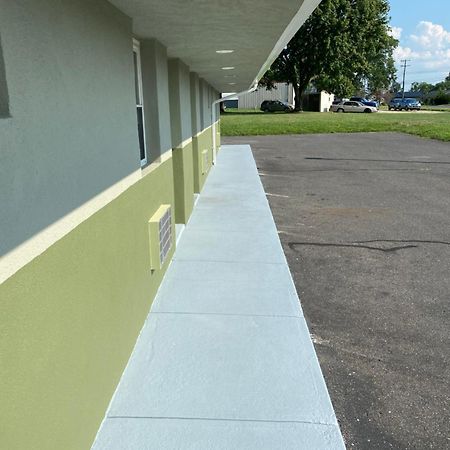Red Carpet Inn & Suites Wrightstown Экстерьер фото