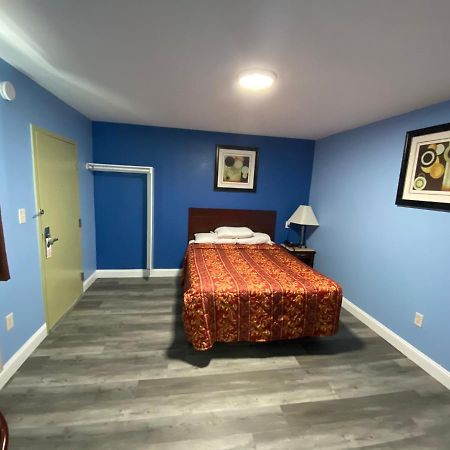 Red Carpet Inn & Suites Wrightstown Экстерьер фото