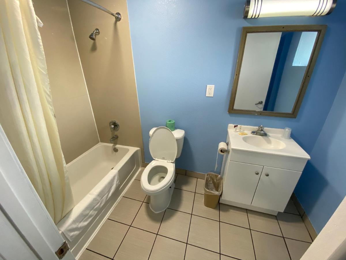 Red Carpet Inn & Suites Wrightstown Экстерьер фото