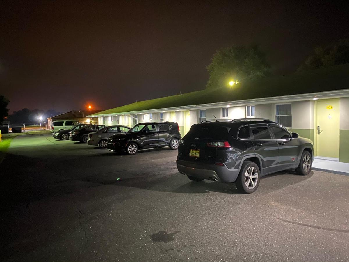Red Carpet Inn & Suites Wrightstown Экстерьер фото