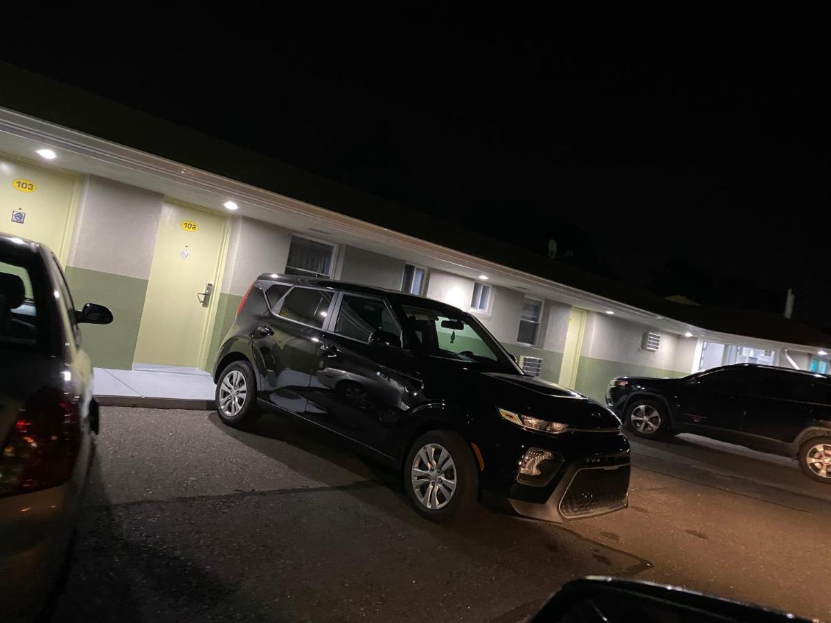 Red Carpet Inn & Suites Wrightstown Экстерьер фото