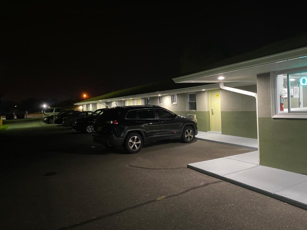 Red Carpet Inn & Suites Wrightstown Экстерьер фото
