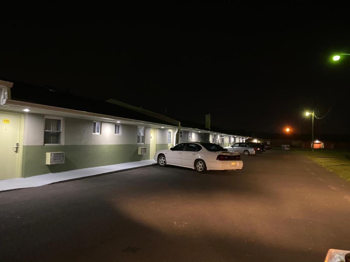 Red Carpet Inn & Suites Wrightstown Экстерьер фото