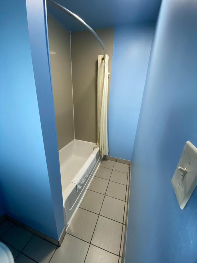 Red Carpet Inn & Suites Wrightstown Экстерьер фото