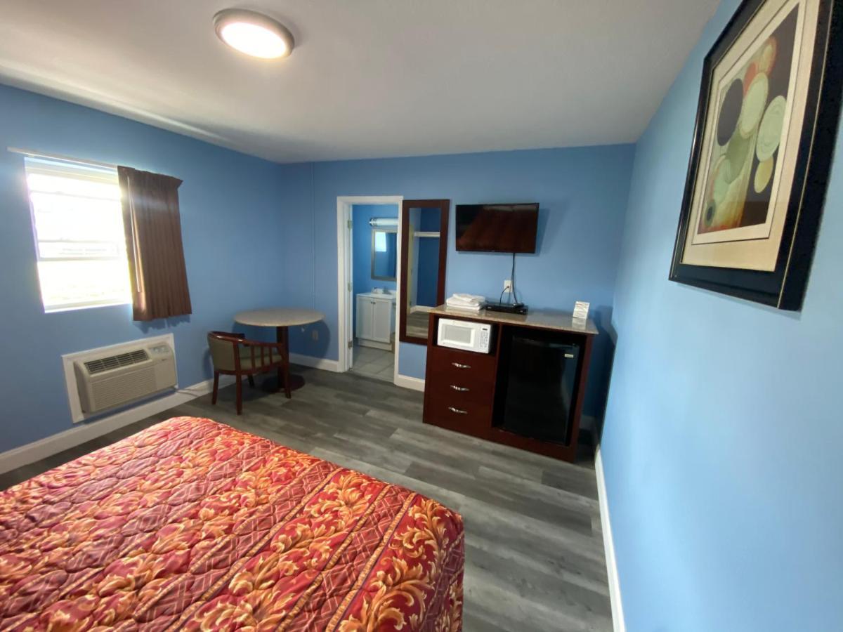 Red Carpet Inn & Suites Wrightstown Экстерьер фото