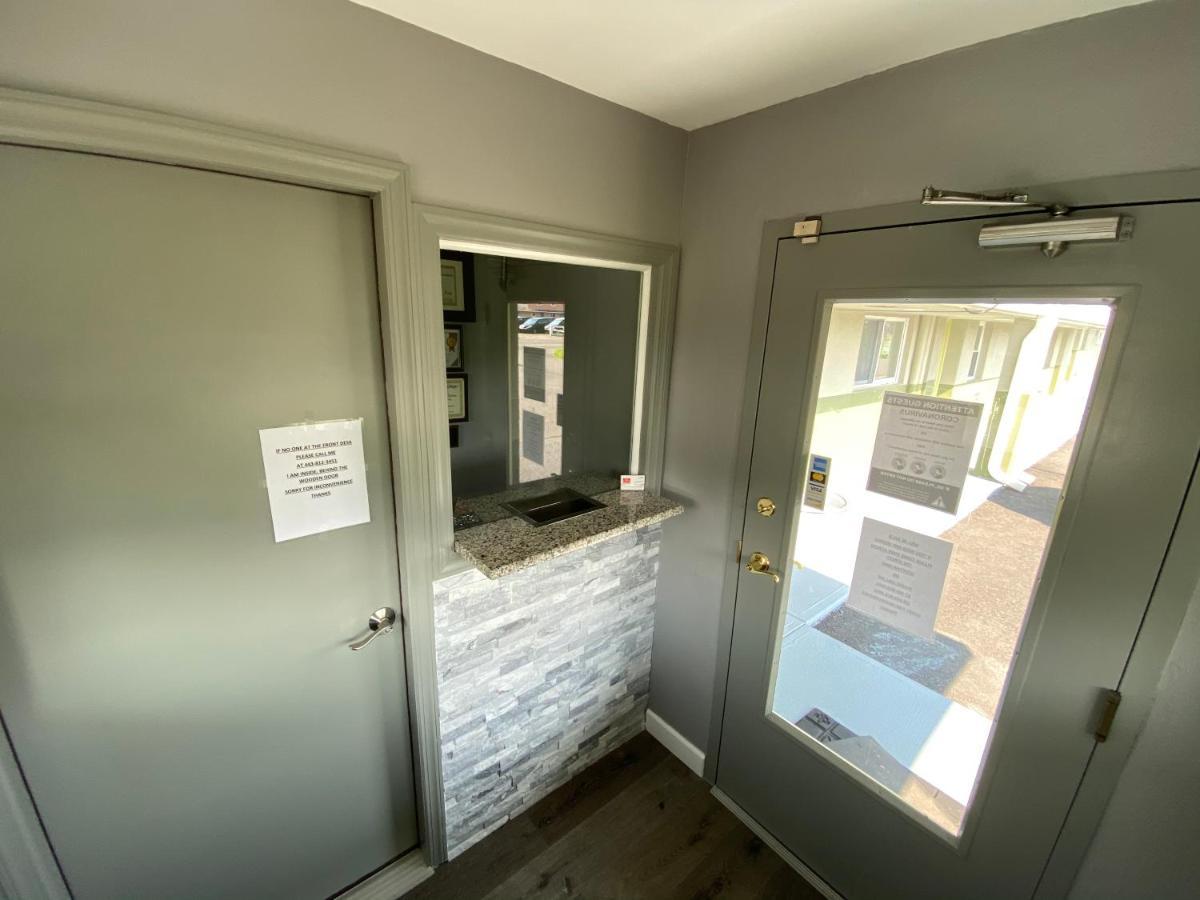 Red Carpet Inn & Suites Wrightstown Экстерьер фото