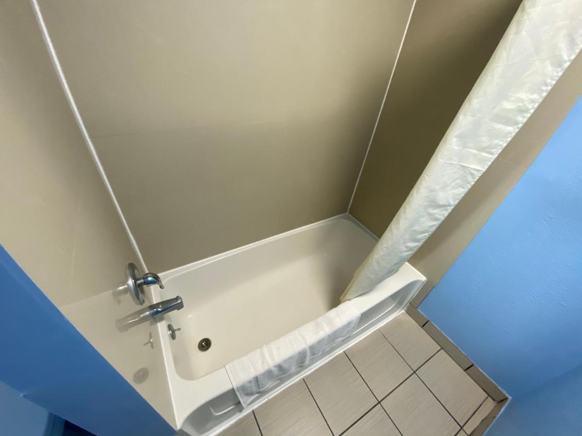 Red Carpet Inn & Suites Wrightstown Экстерьер фото