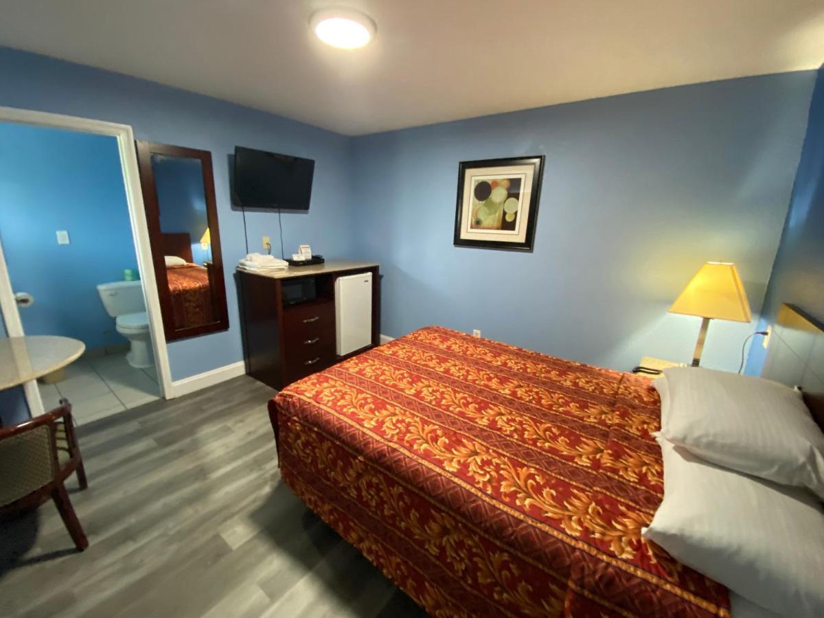 Red Carpet Inn & Suites Wrightstown Экстерьер фото