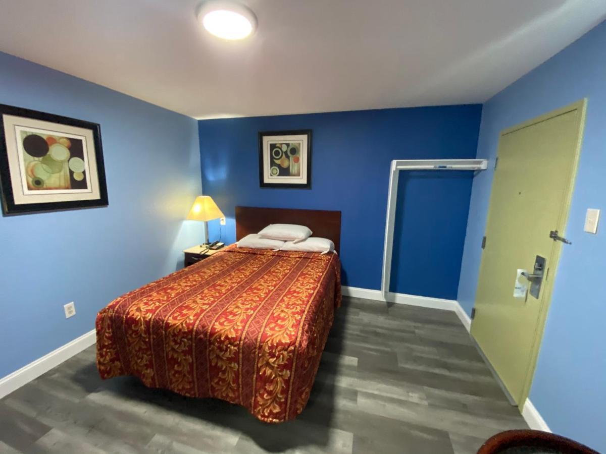 Red Carpet Inn & Suites Wrightstown Экстерьер фото
