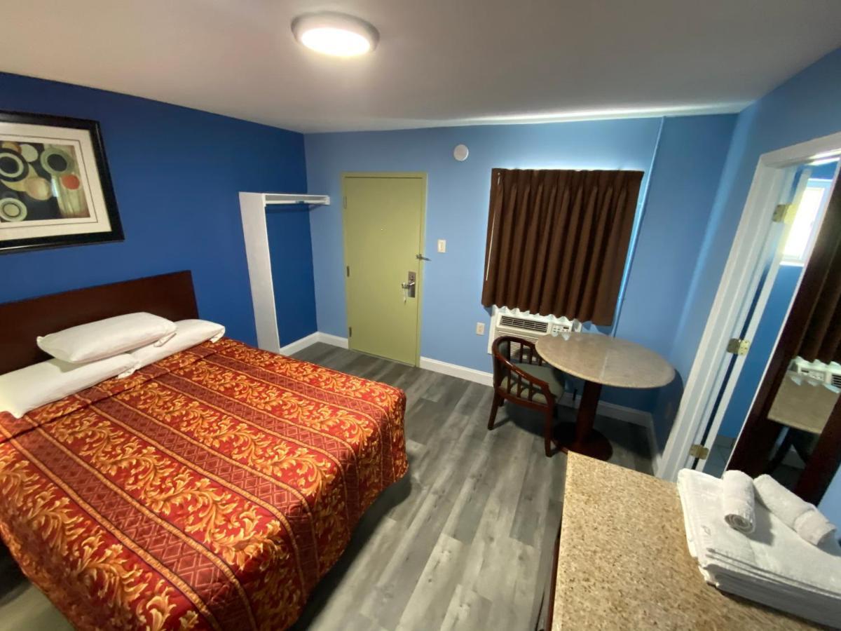 Red Carpet Inn & Suites Wrightstown Экстерьер фото