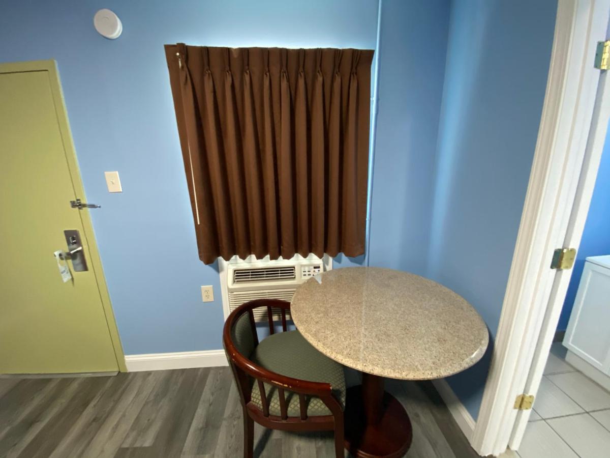 Red Carpet Inn & Suites Wrightstown Экстерьер фото