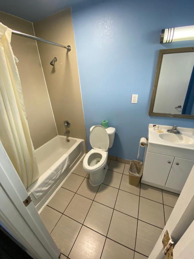 Red Carpet Inn & Suites Wrightstown Экстерьер фото