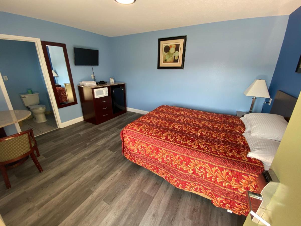 Red Carpet Inn & Suites Wrightstown Экстерьер фото