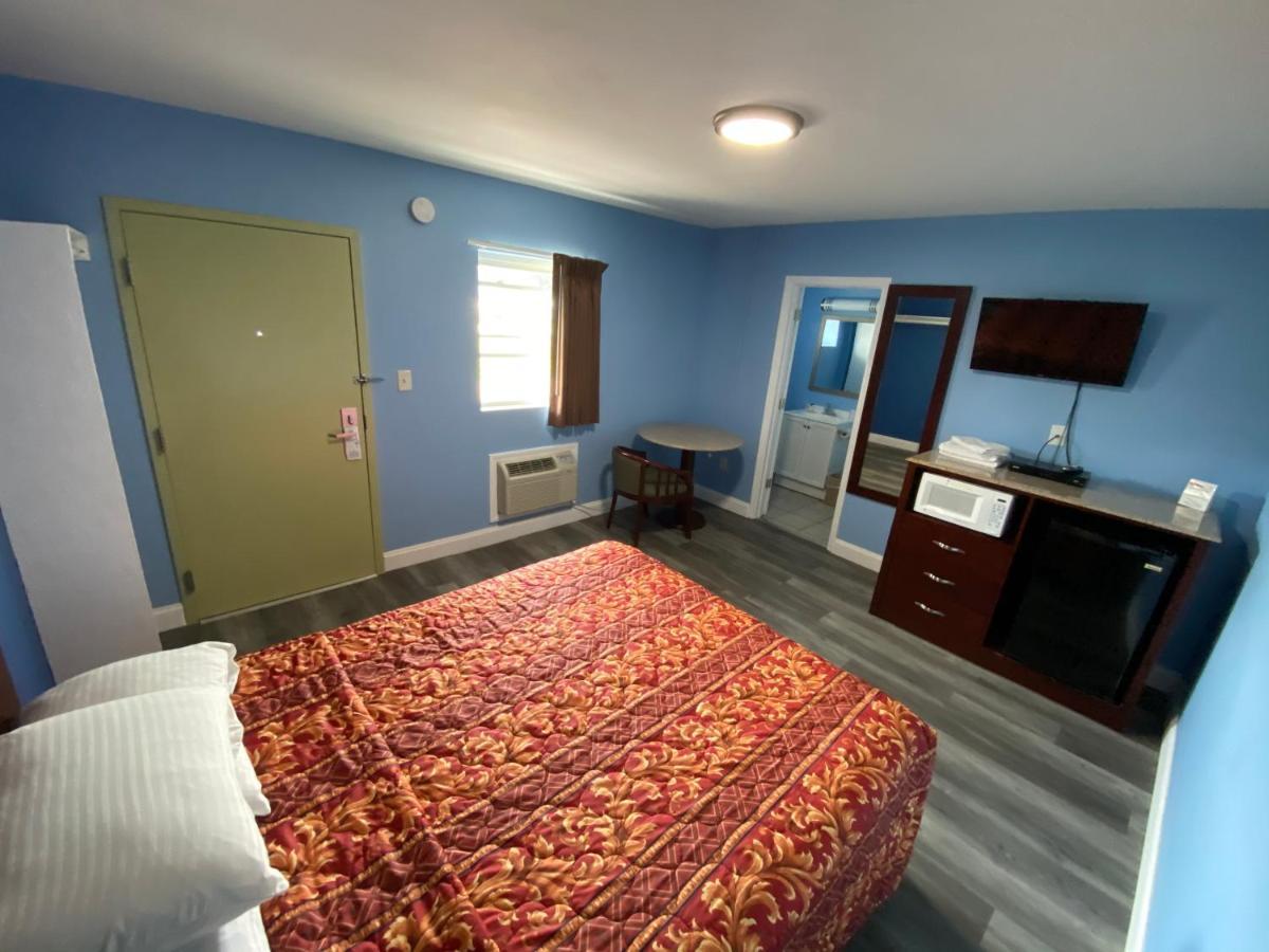 Red Carpet Inn & Suites Wrightstown Экстерьер фото