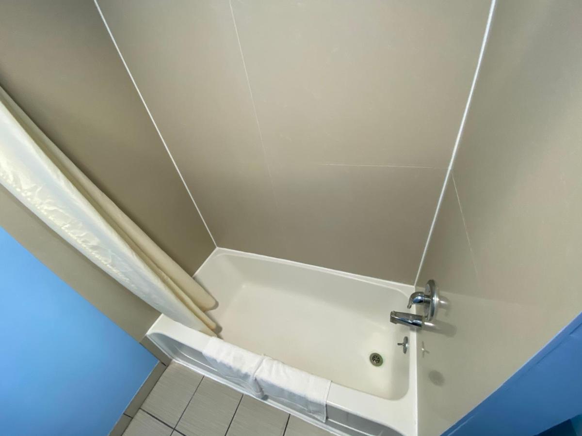Red Carpet Inn & Suites Wrightstown Экстерьер фото