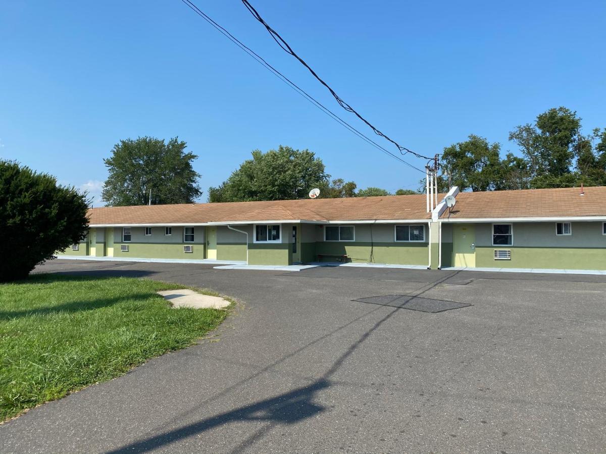 Red Carpet Inn & Suites Wrightstown Экстерьер фото