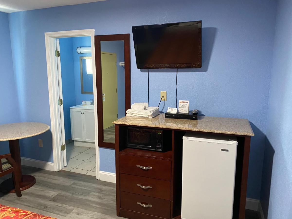 Red Carpet Inn & Suites Wrightstown Экстерьер фото