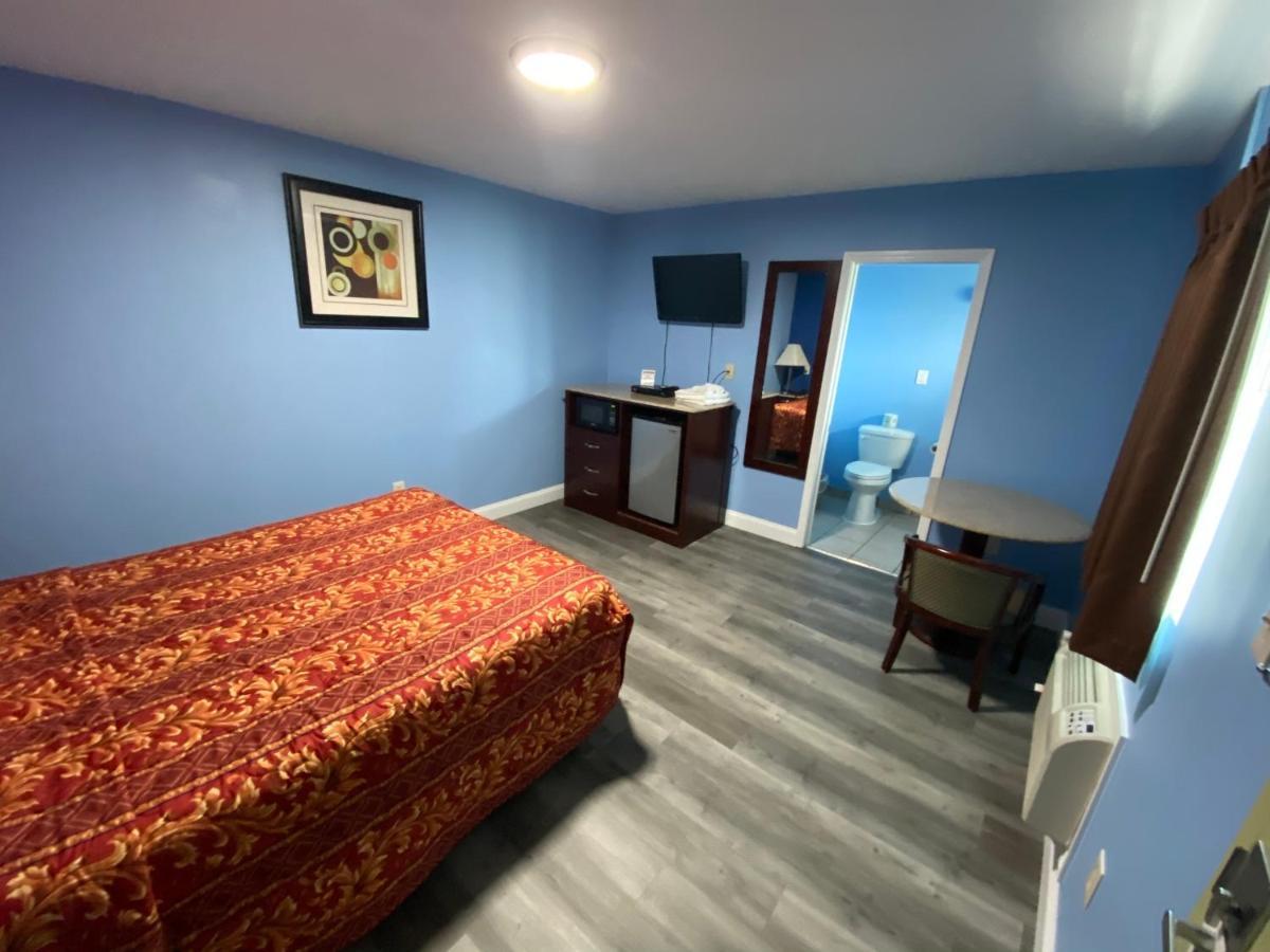 Red Carpet Inn & Suites Wrightstown Экстерьер фото