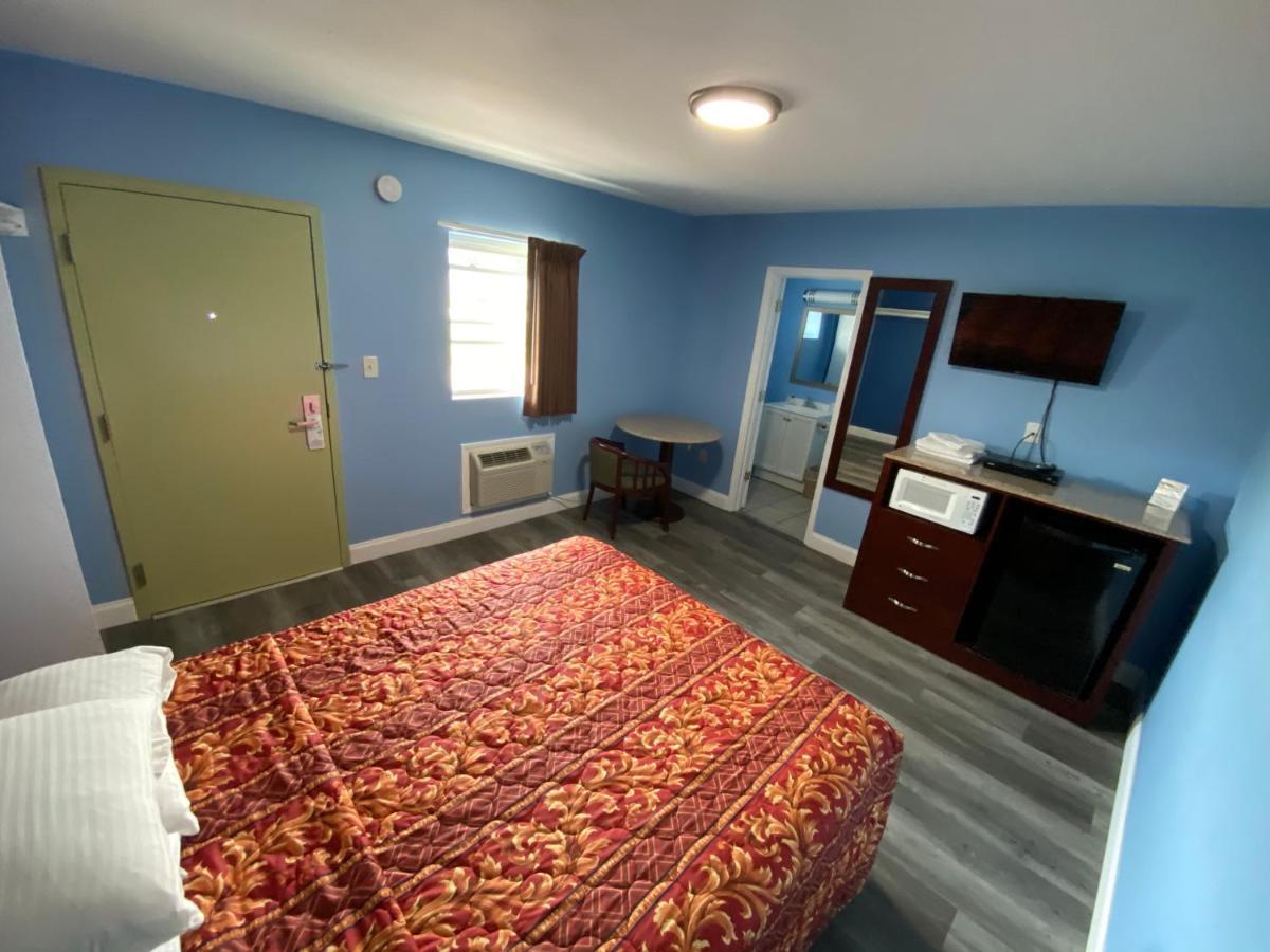 Red Carpet Inn & Suites Wrightstown Экстерьер фото