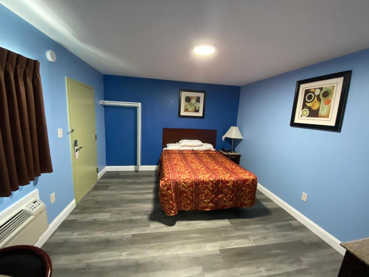 Red Carpet Inn & Suites Wrightstown Экстерьер фото