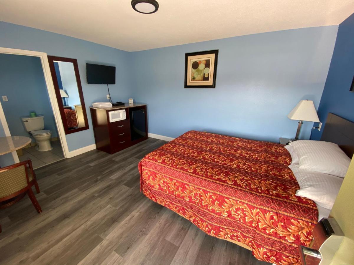 Red Carpet Inn & Suites Wrightstown Экстерьер фото