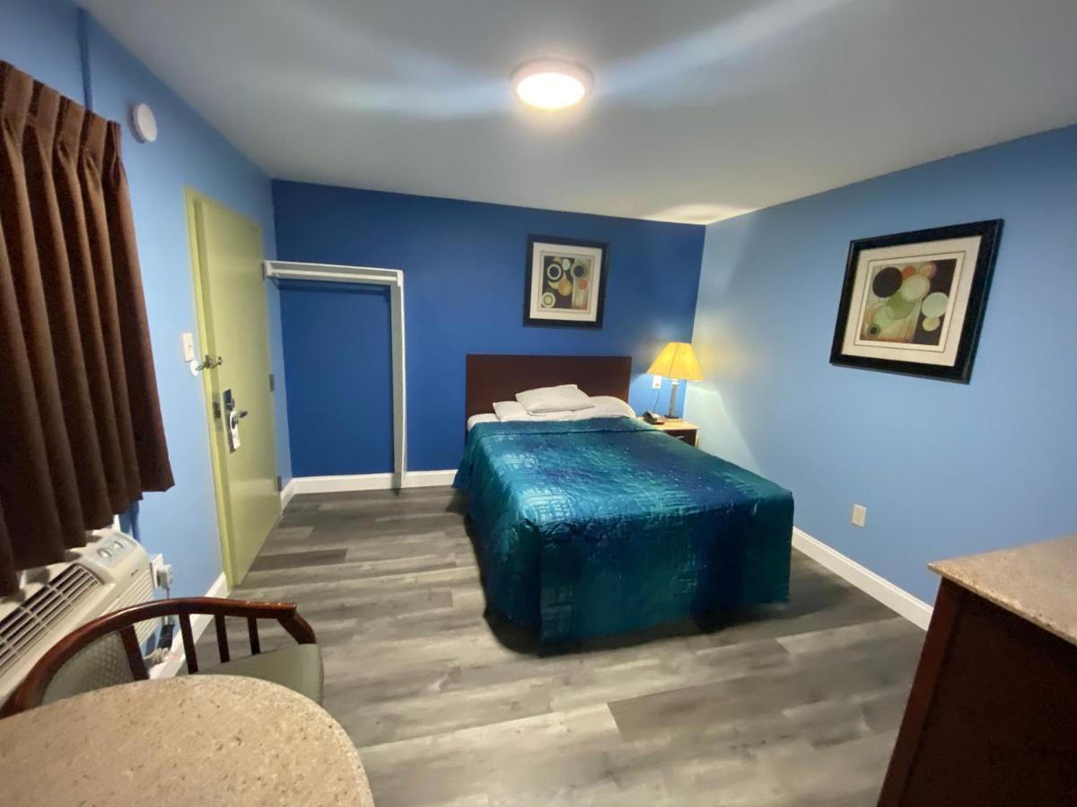 Red Carpet Inn & Suites Wrightstown Экстерьер фото