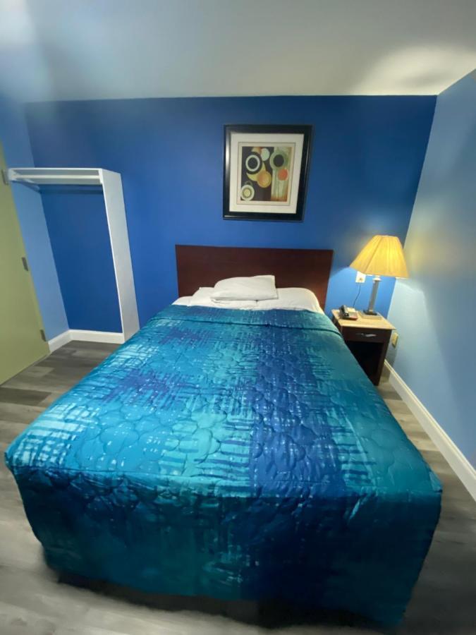 Red Carpet Inn & Suites Wrightstown Экстерьер фото