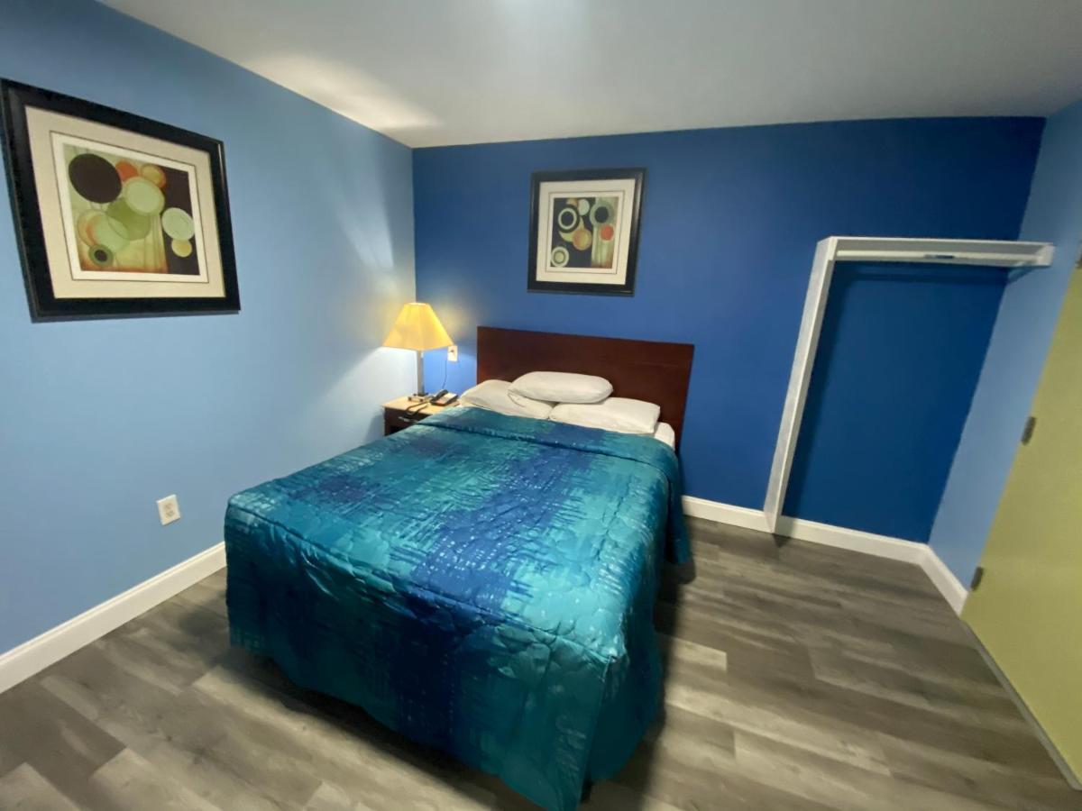 Red Carpet Inn & Suites Wrightstown Экстерьер фото