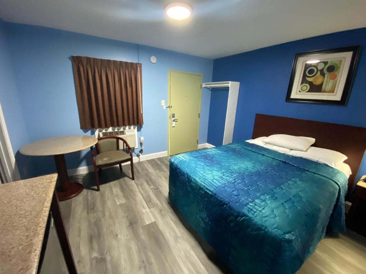 Red Carpet Inn & Suites Wrightstown Экстерьер фото
