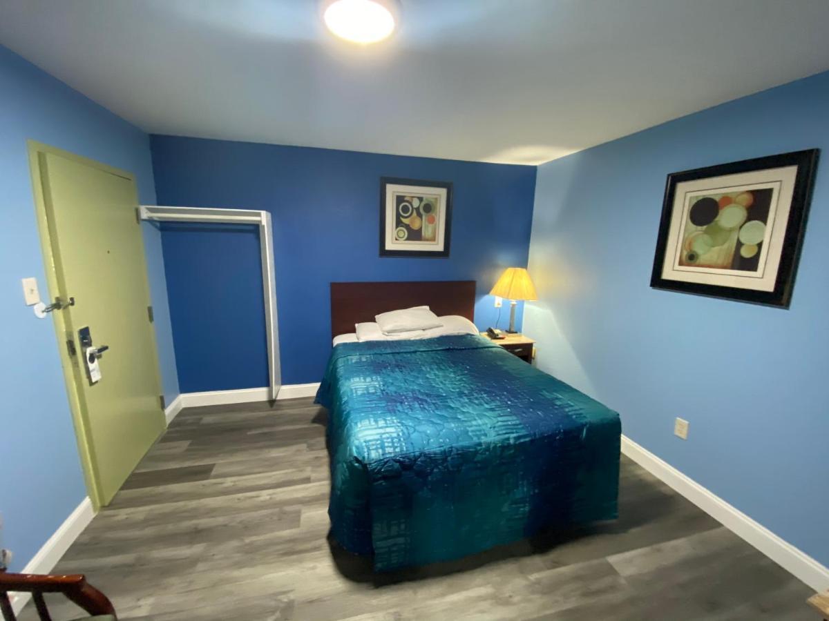 Red Carpet Inn & Suites Wrightstown Экстерьер фото