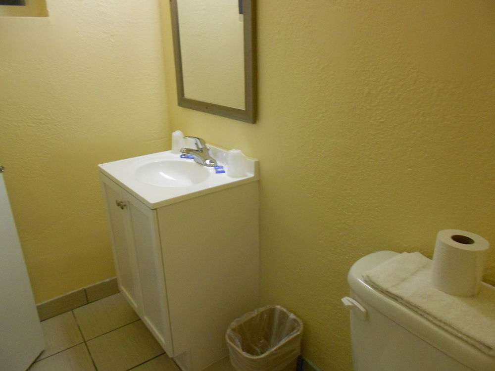 Red Carpet Inn & Suites Wrightstown Экстерьер фото
