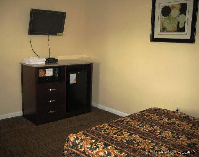 Red Carpet Inn & Suites Wrightstown Экстерьер фото